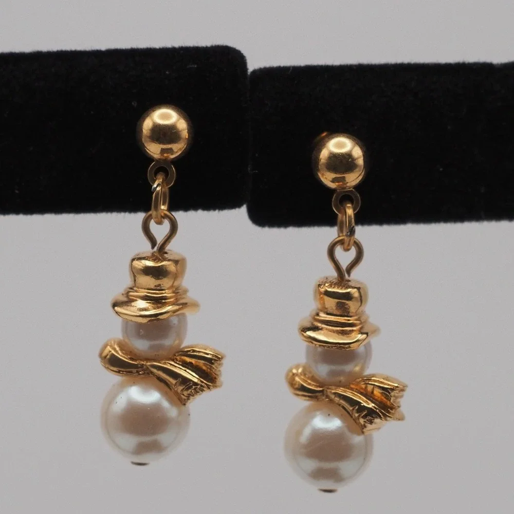 Avon Earrings White Pearly Snowman Gold Tone Surgical Steel Post Pierced Dangle